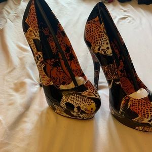 Black and yellow/orange koi heel